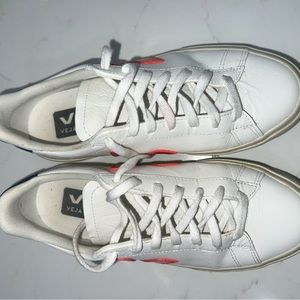 Great weekend sneakers! Very comfortable!